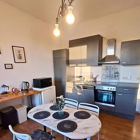 Muehlenstrasse - Zentrumsnah, Parkplatz Inklusive - Ideal Fuer Familien, Paare Und Geschaeftsleute *