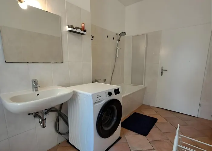 Muehlenstrasse - Zentrumsnah, Parkplatz Inklusive - Ideal Fuer Familien, Paare Und Geschaeftsleute Appartement *